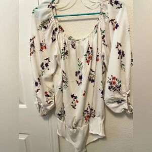 Sweet Rain Off shoulder white bodysuit with flowers size L